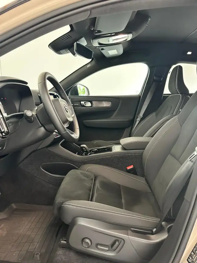 VOLVO C40
