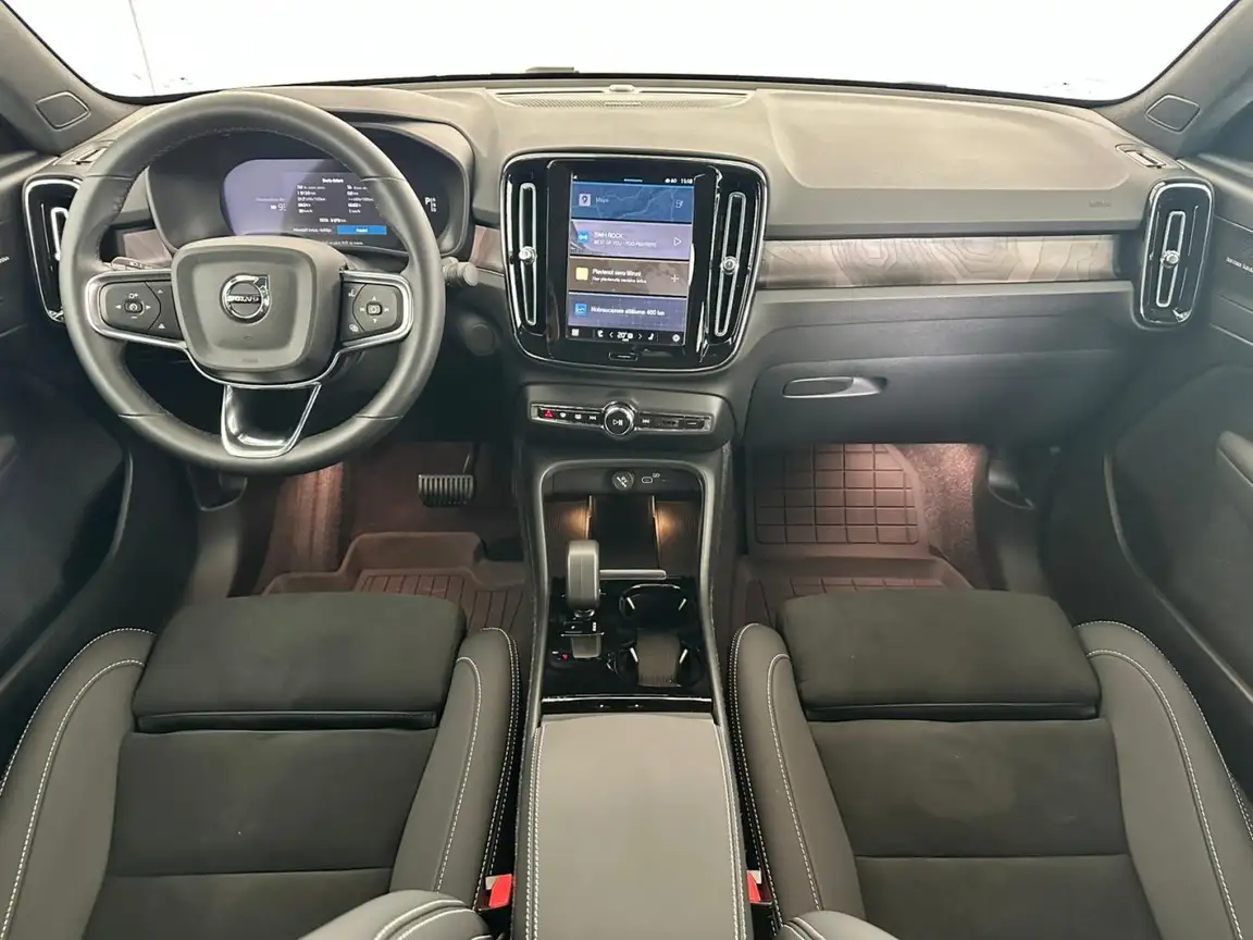 VOLVO C40