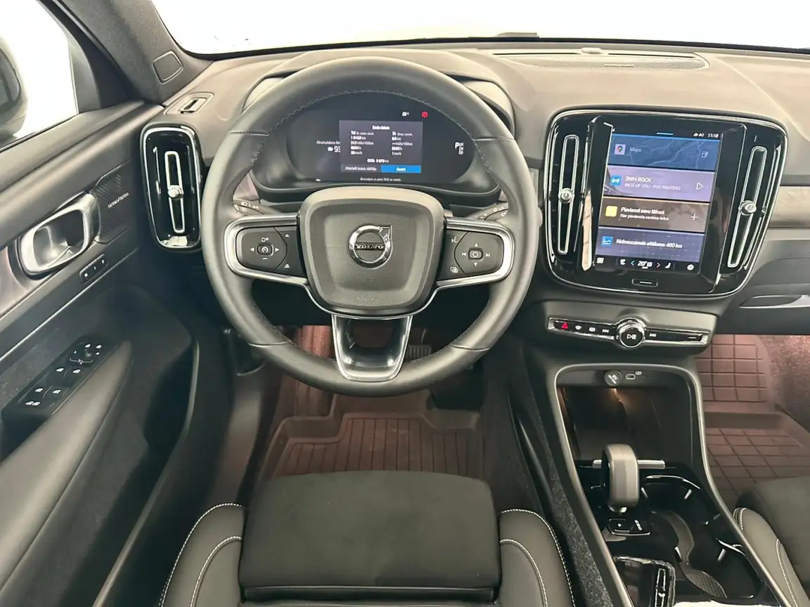 VOLVO C40