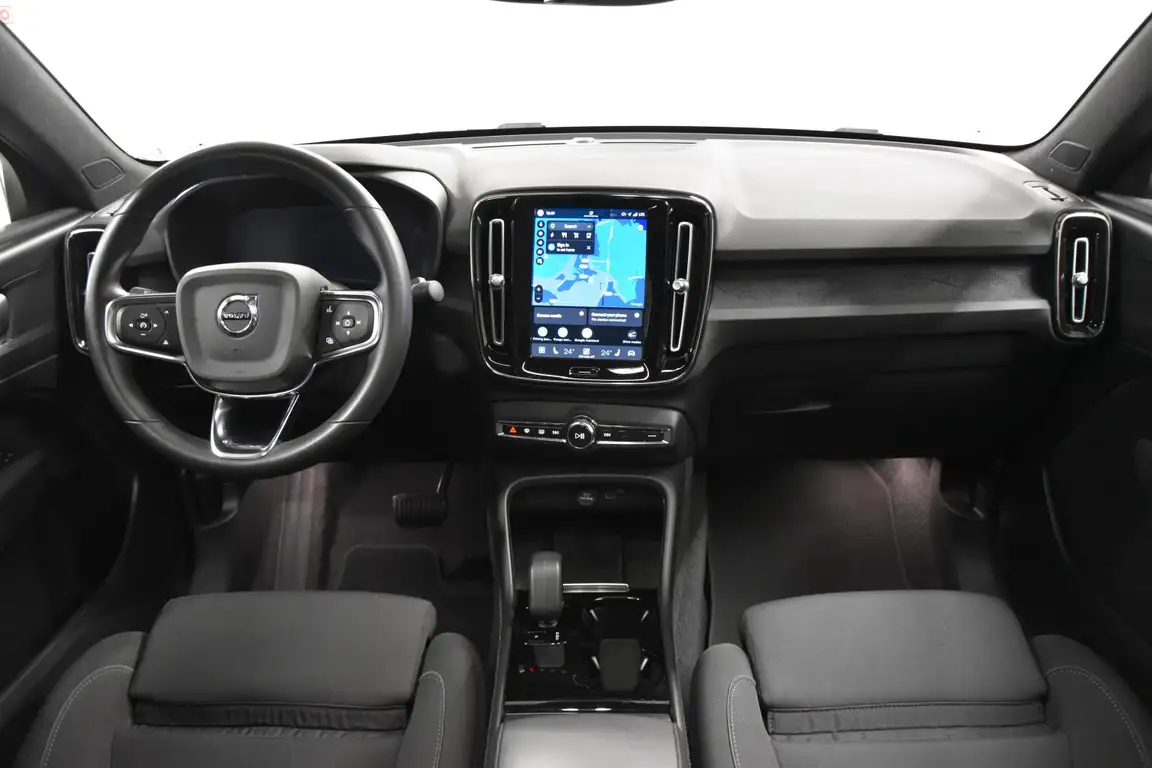 VOLVO C40