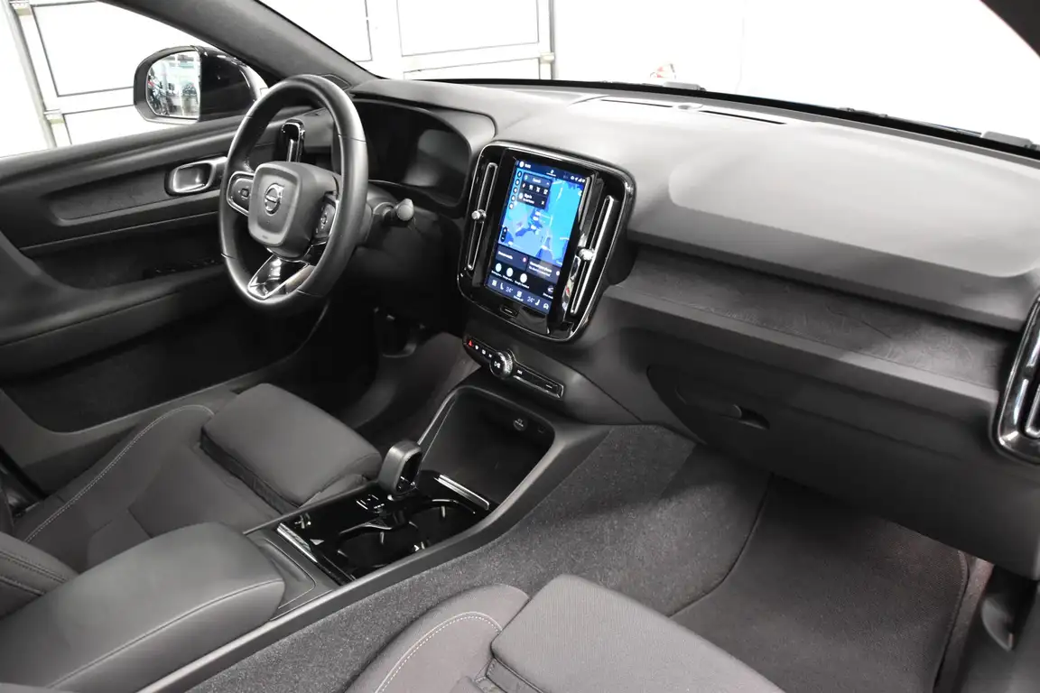 VOLVO C40
