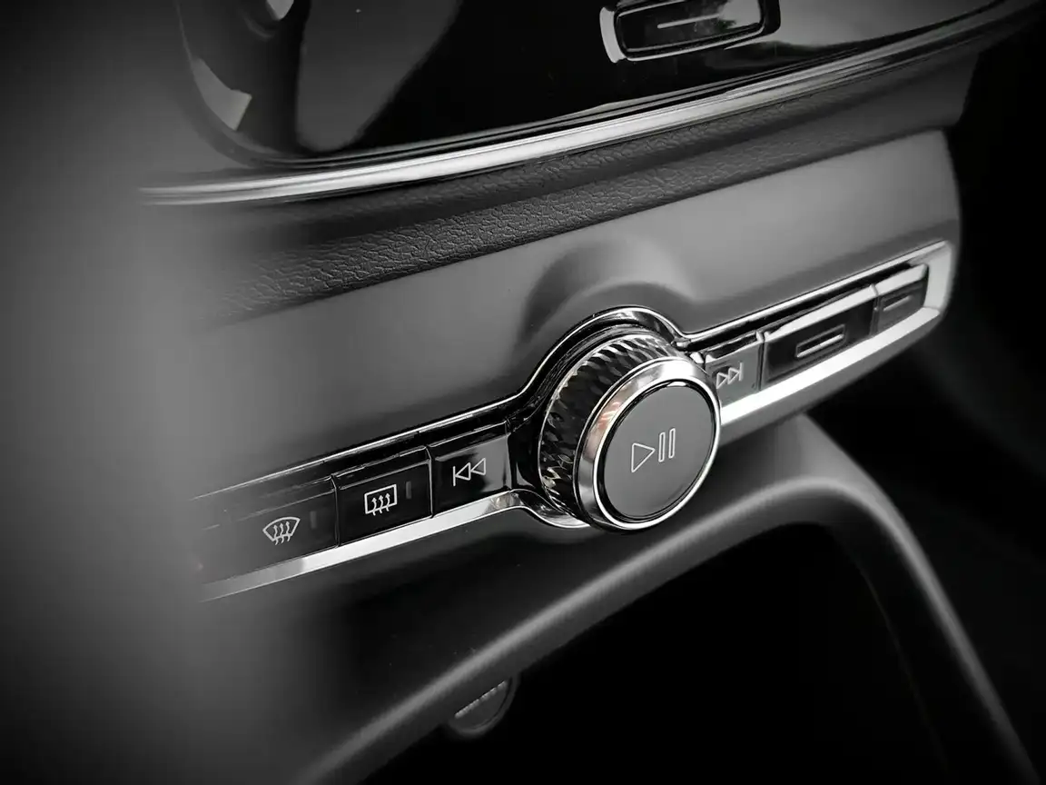 VOLVO C40