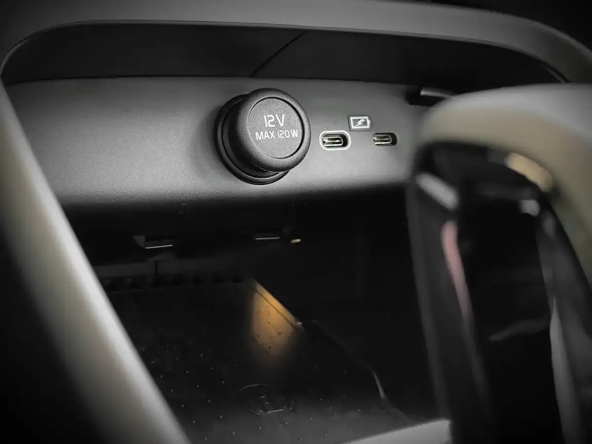 VOLVO C40