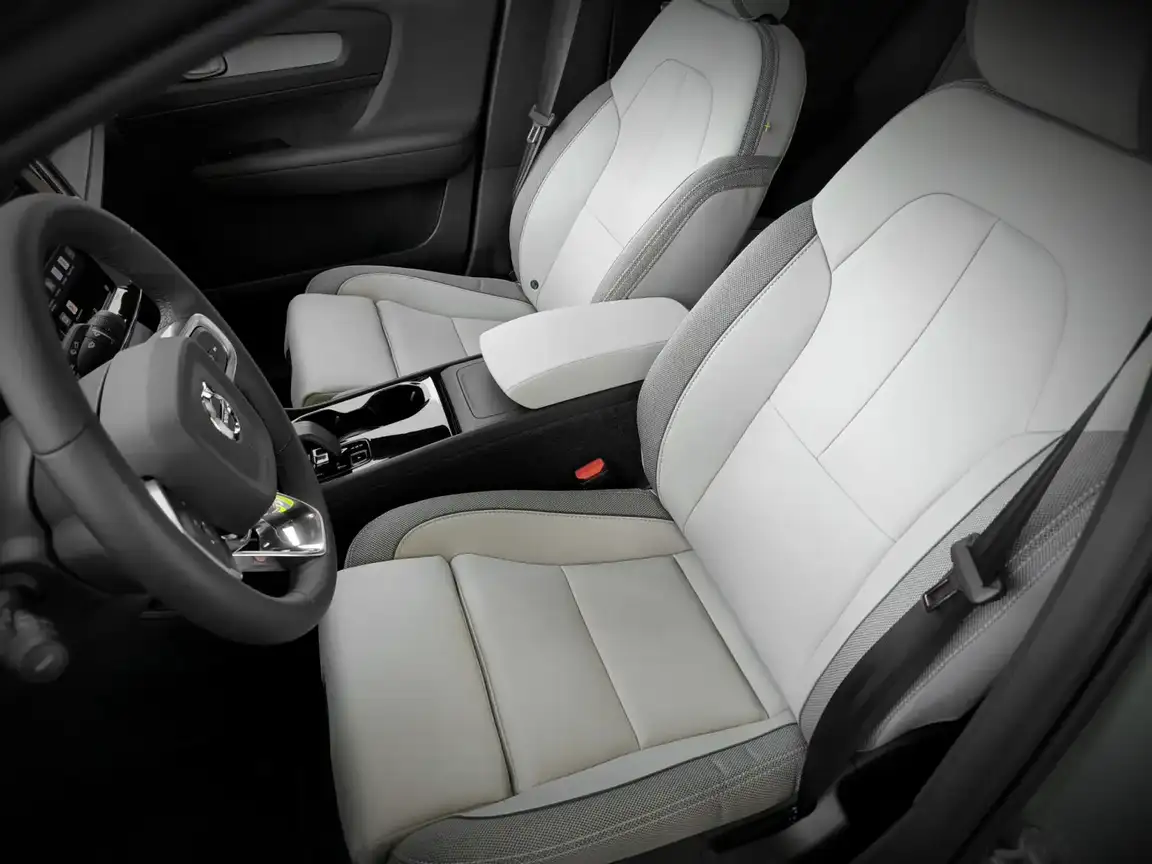 VOLVO C40