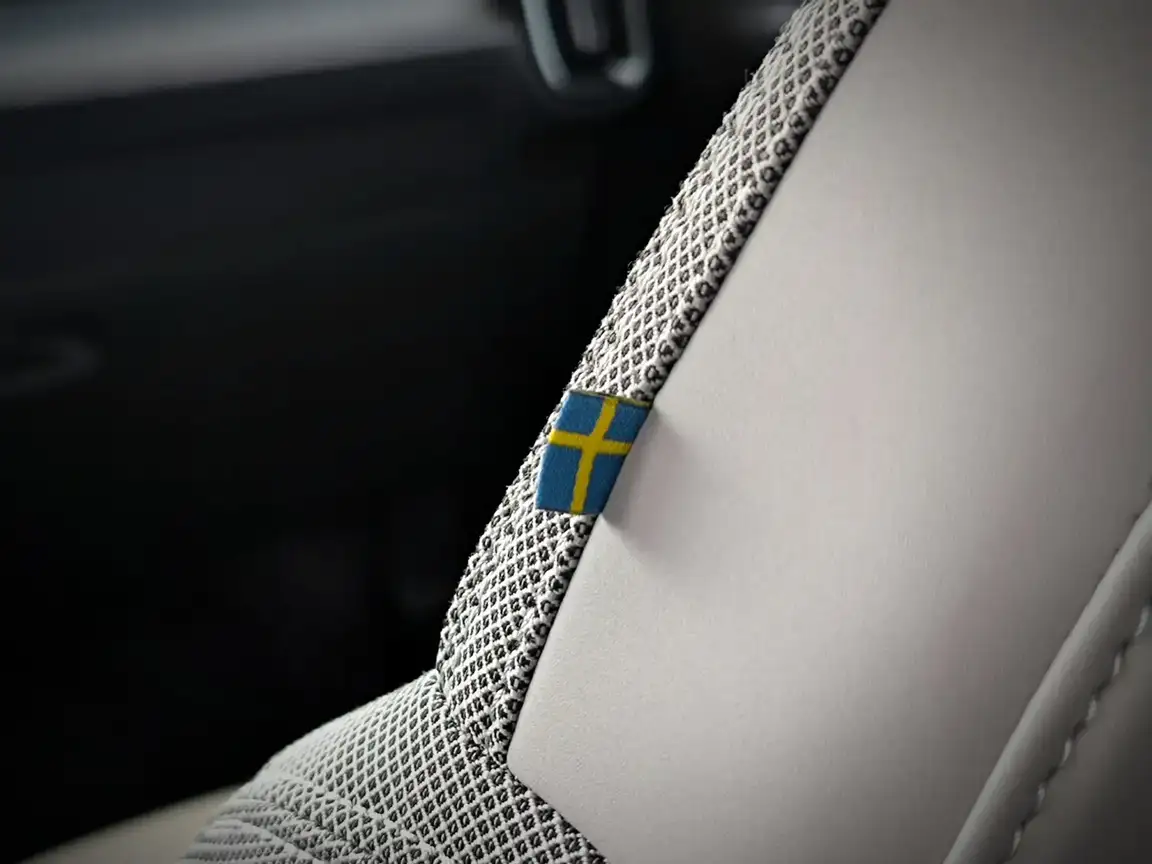 VOLVO C40