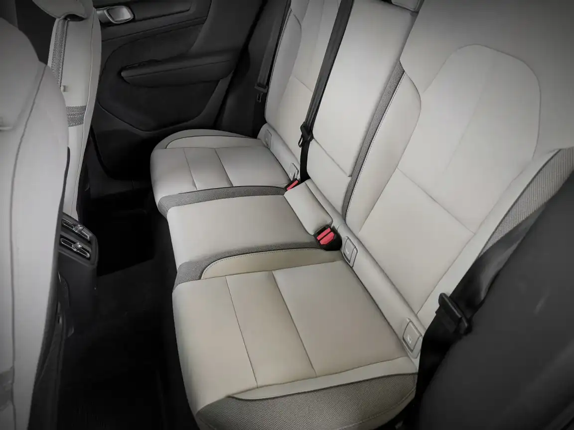 VOLVO C40