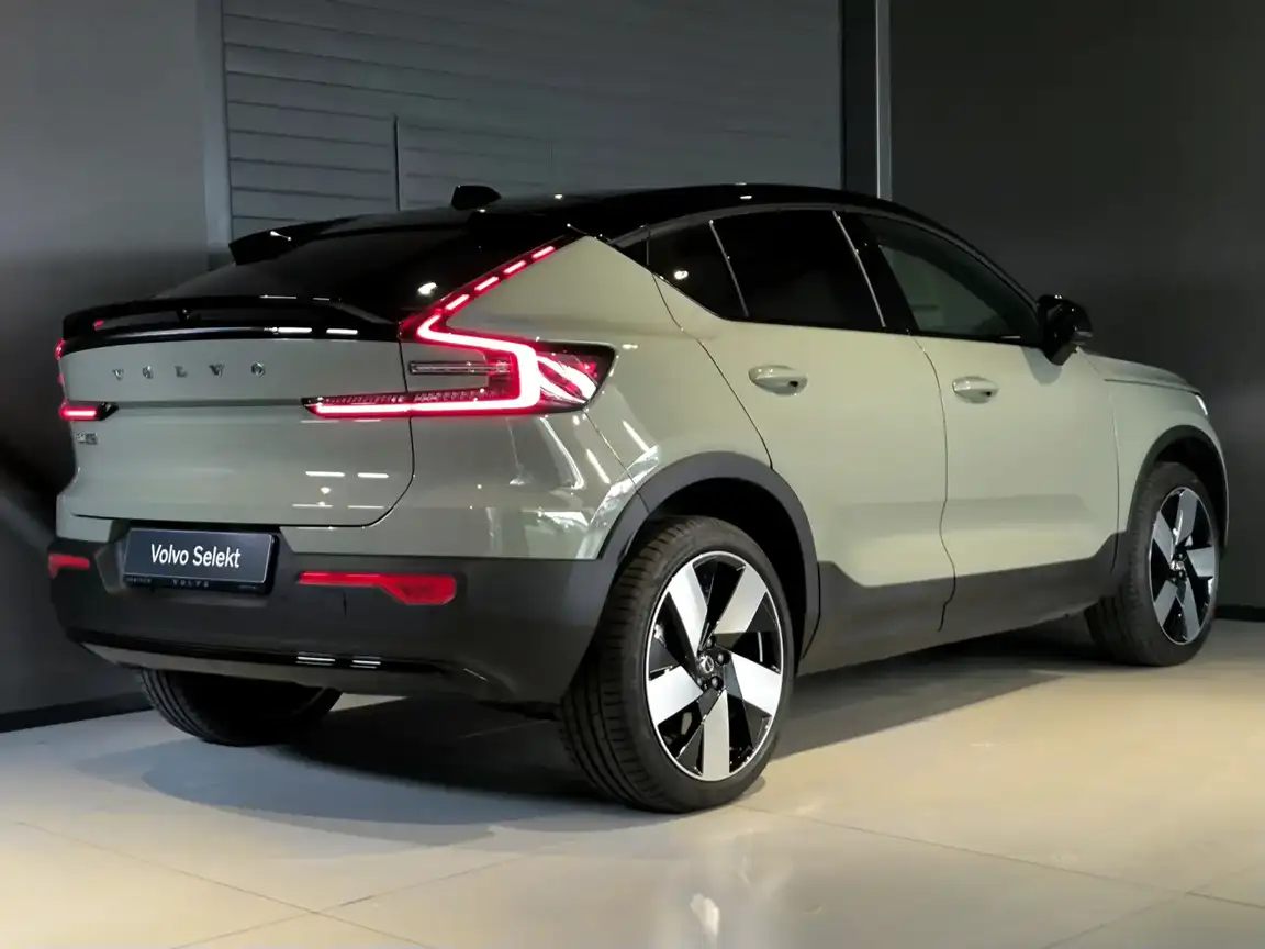 VOLVO C40