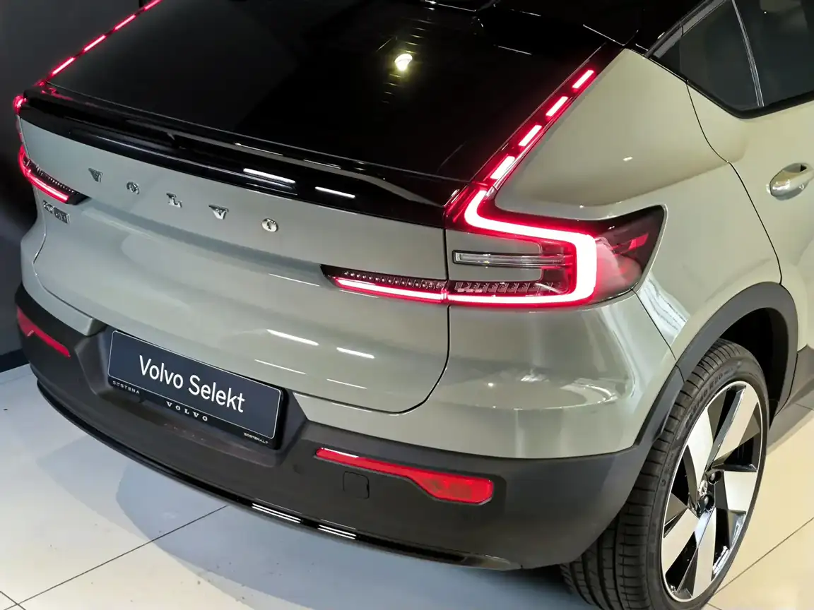 VOLVO C40