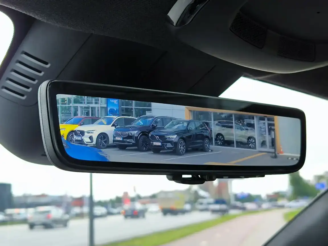 VOLVO C40