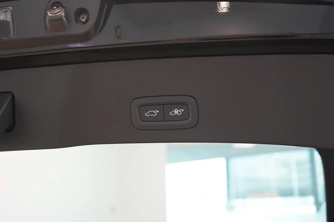 VOLVO EC40