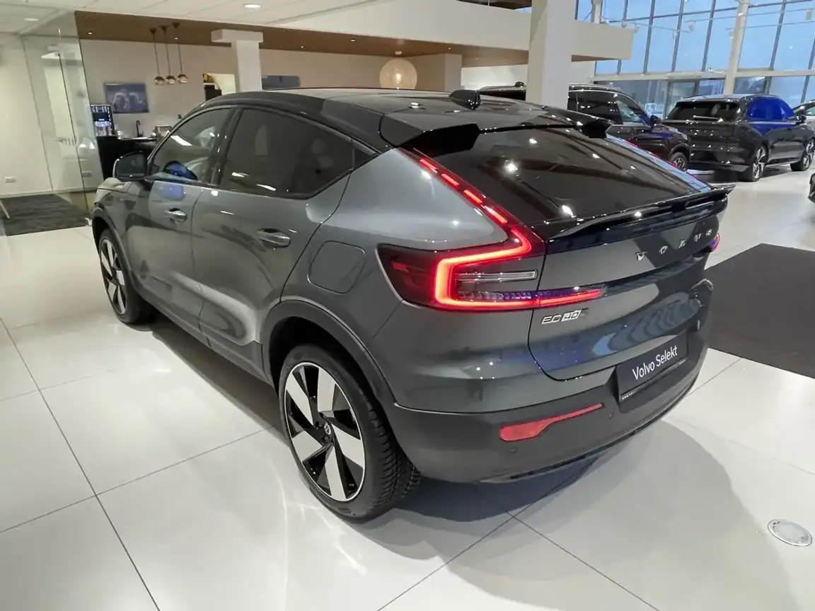 VOLVO EC40