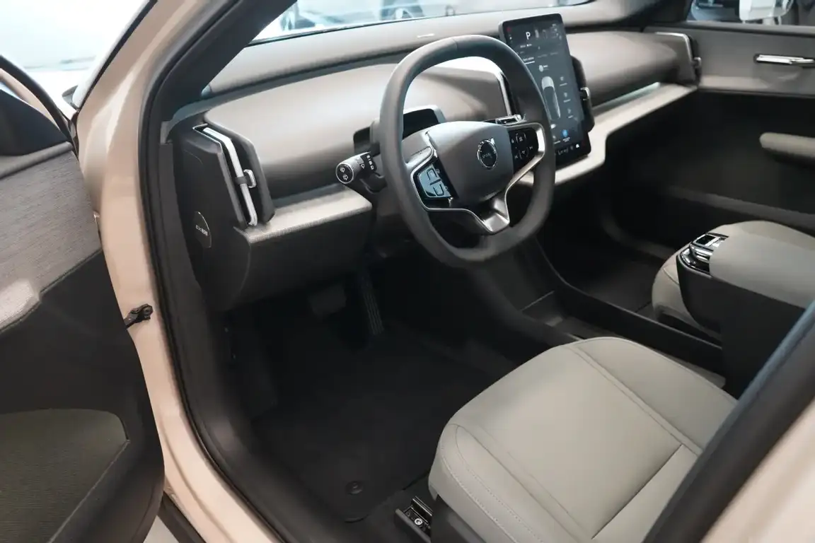 VOLVO EX30