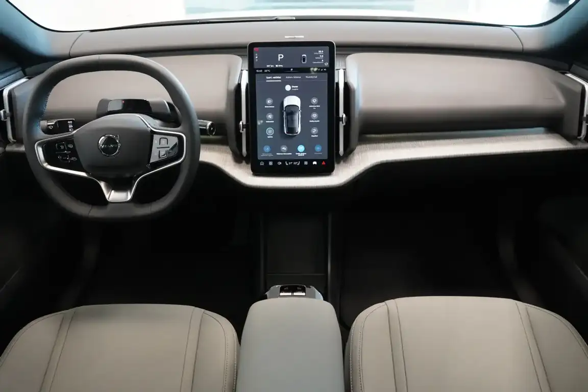 VOLVO EX30