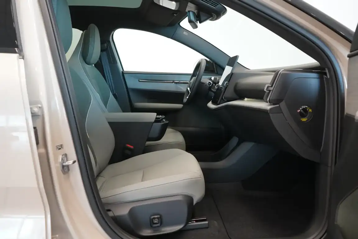 VOLVO EX30