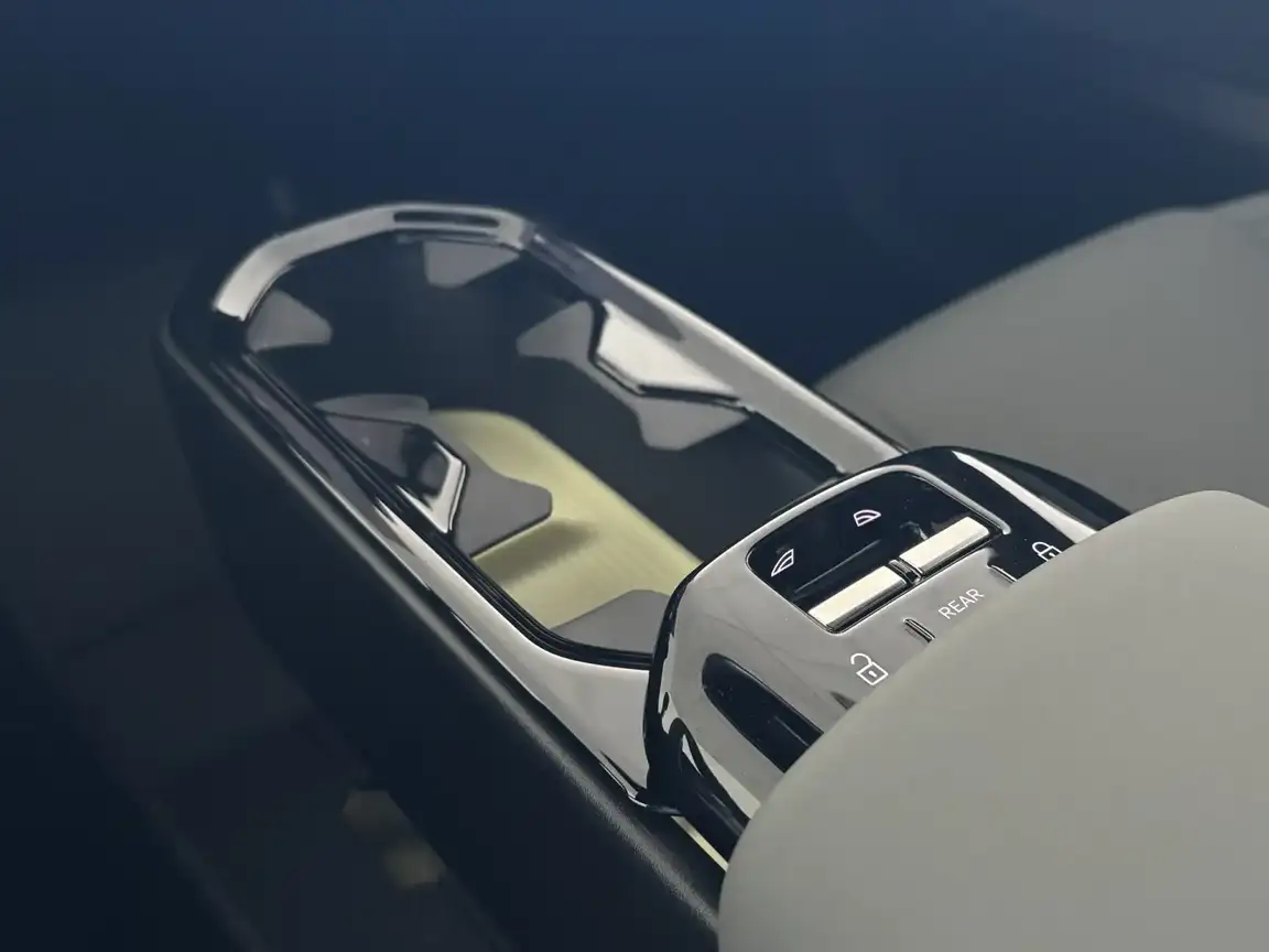 VOLVO EX30