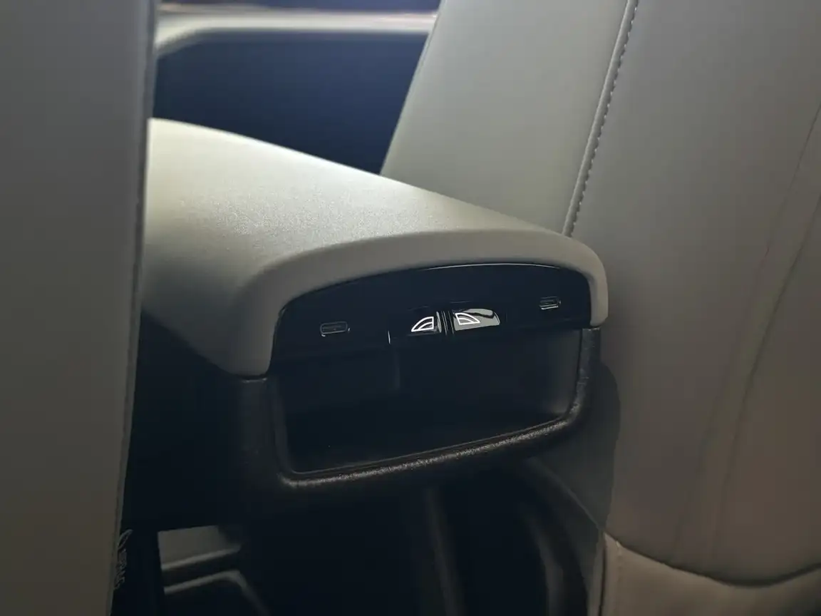 VOLVO EX30