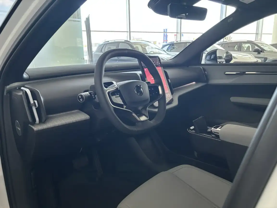VOLVO EX30