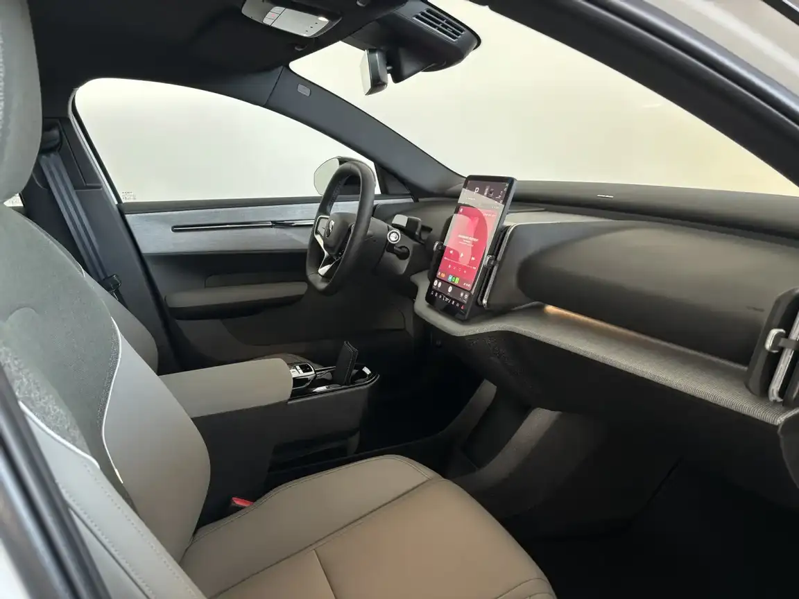 VOLVO EX30