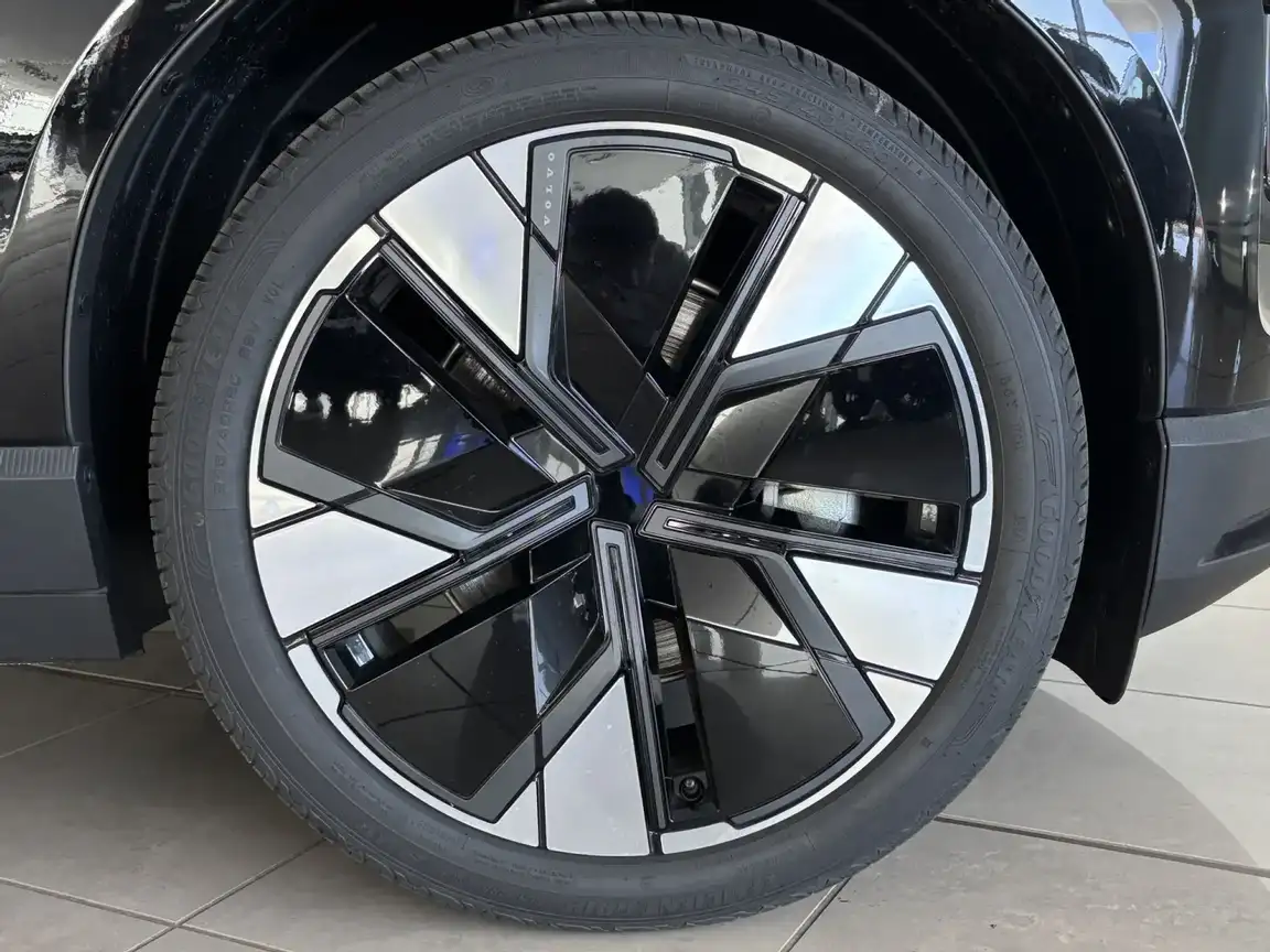 VOLVO EX30