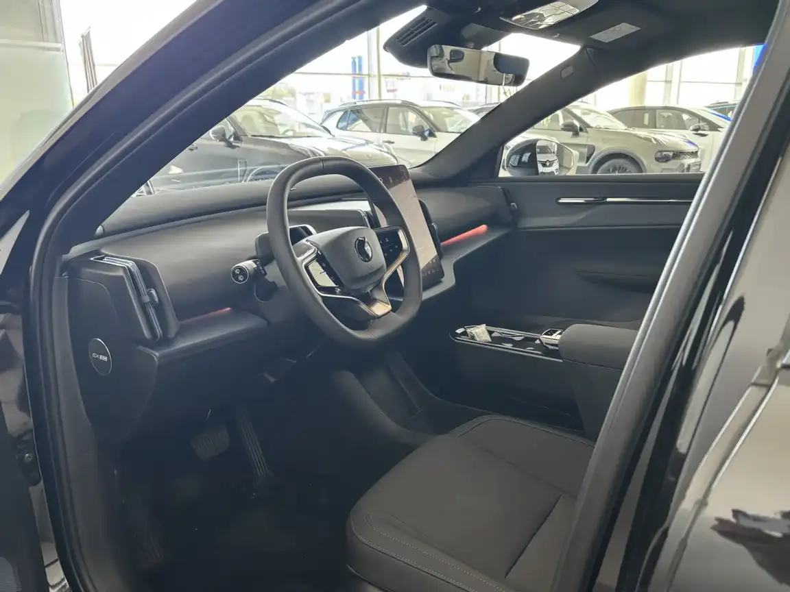 VOLVO EX30