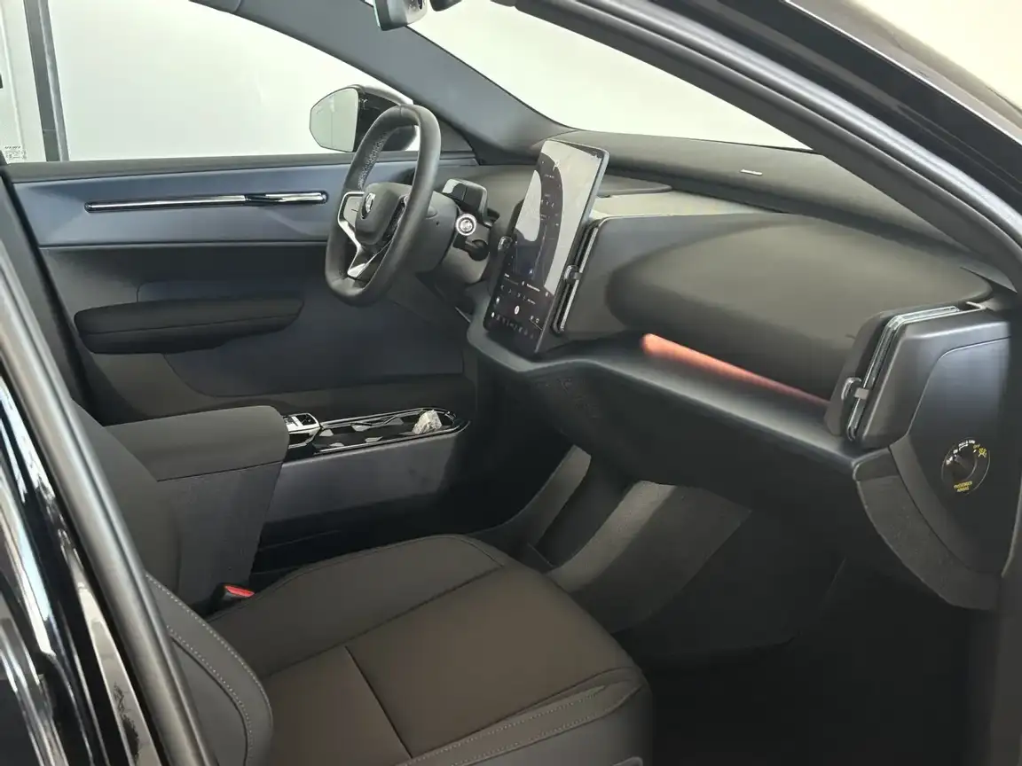 VOLVO EX30