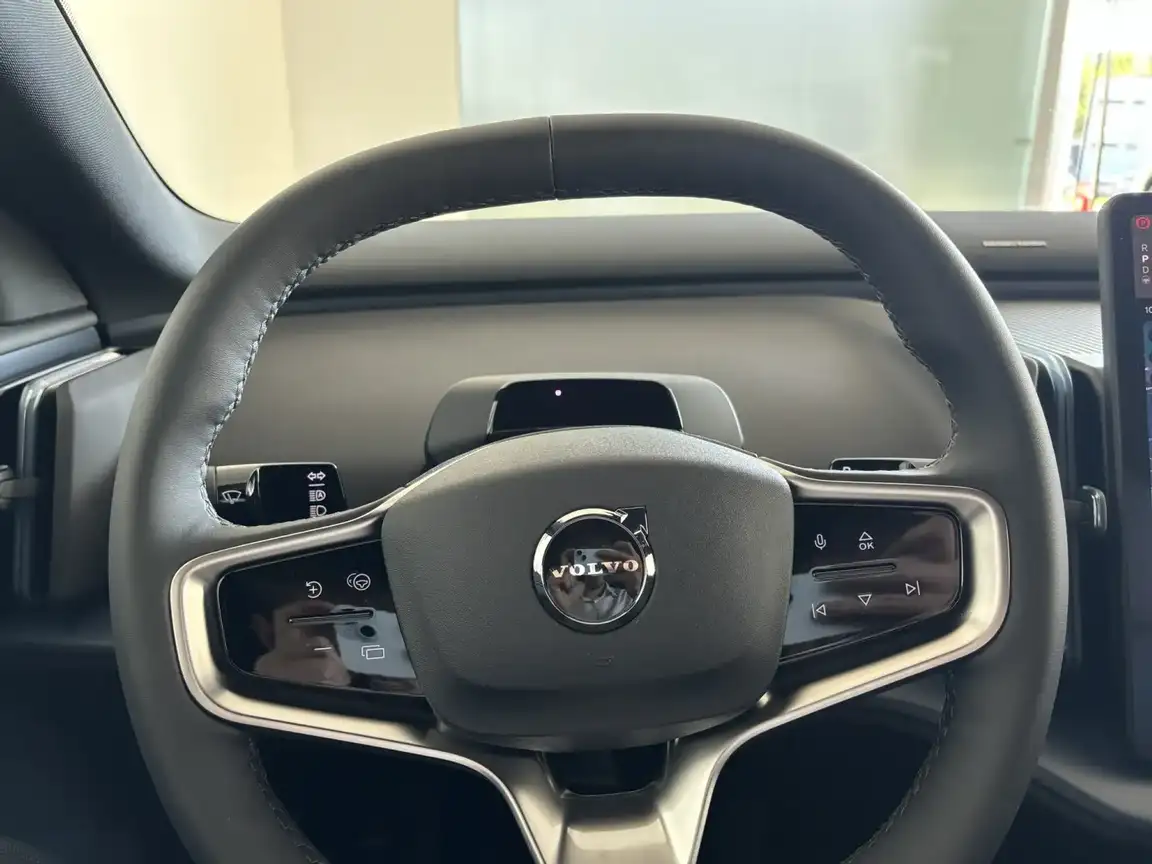 VOLVO EX30