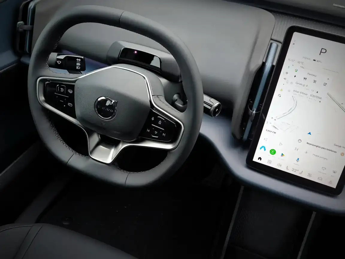 VOLVO EX30