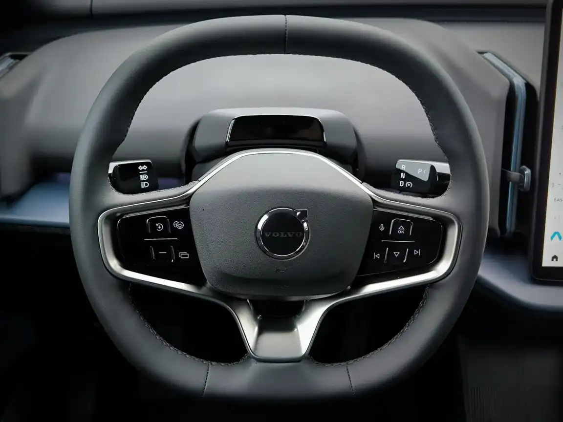 VOLVO EX30
