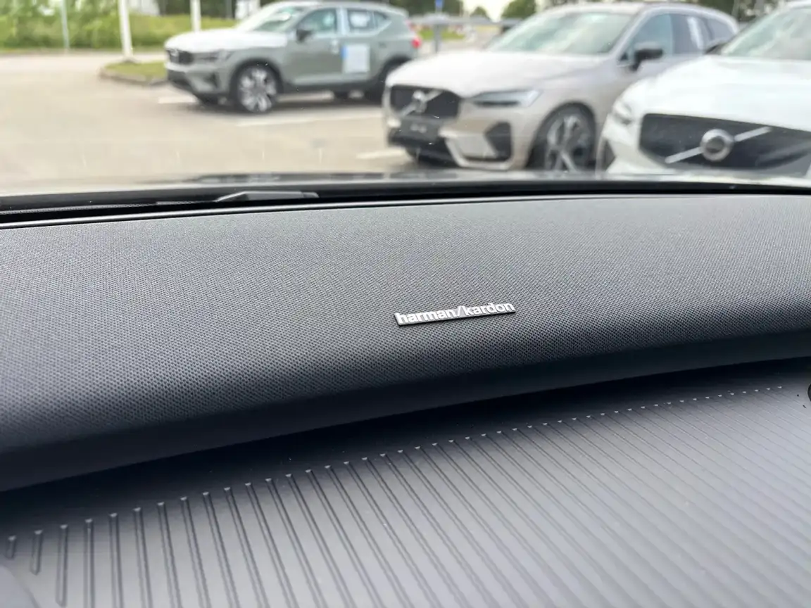VOLVO EX30