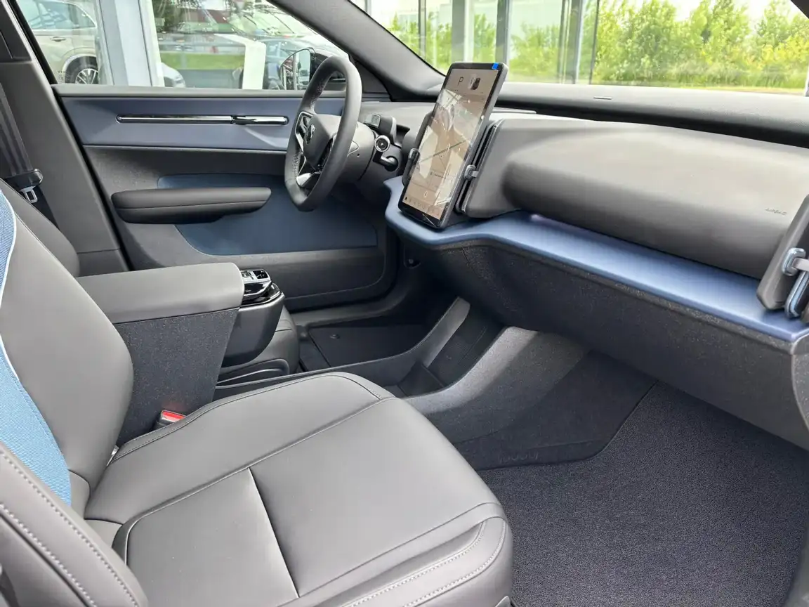 VOLVO EX30