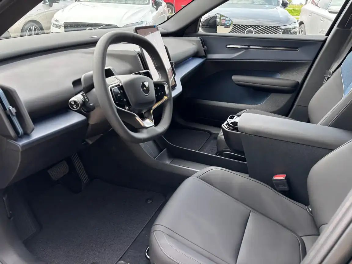 VOLVO EX30