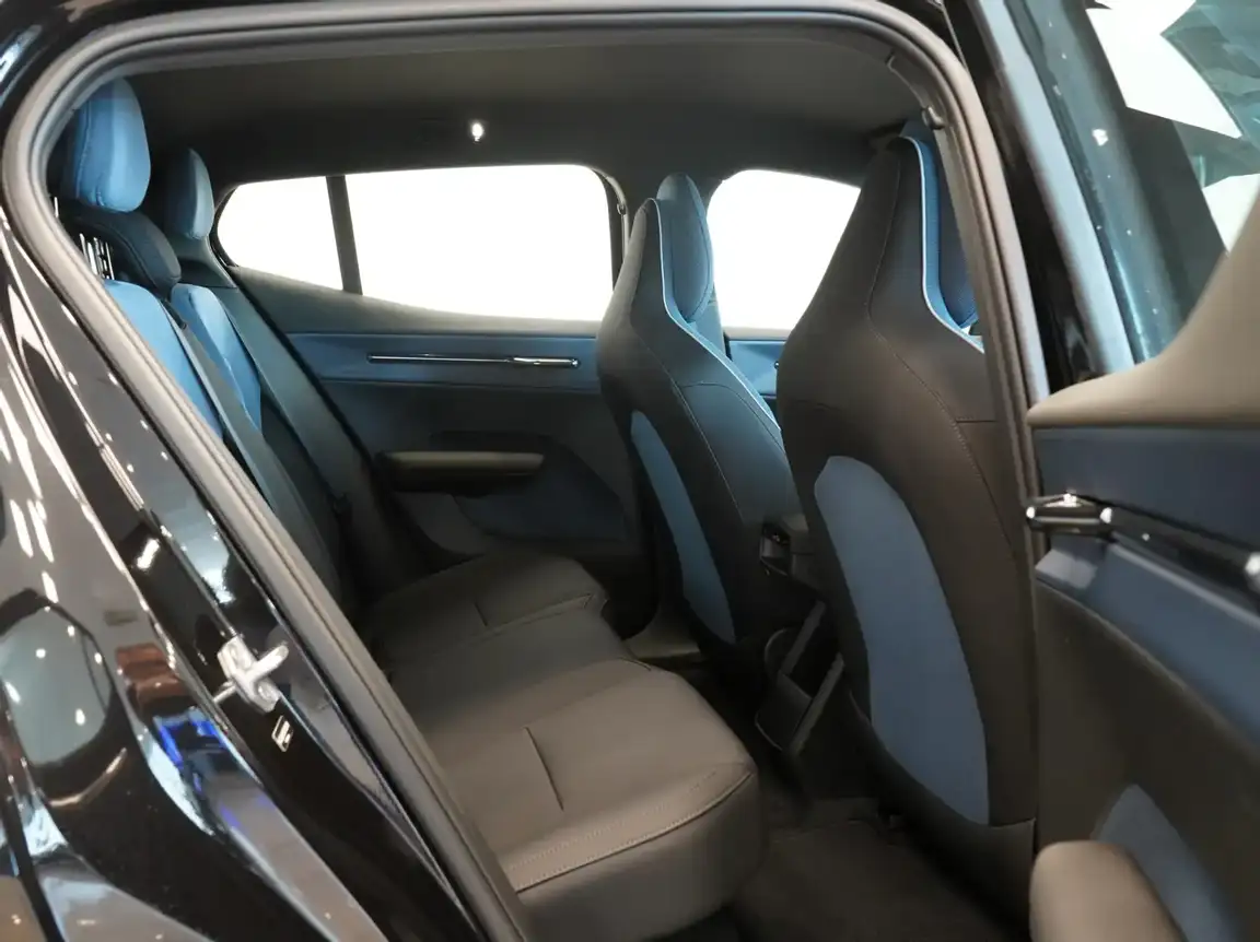 VOLVO EX30