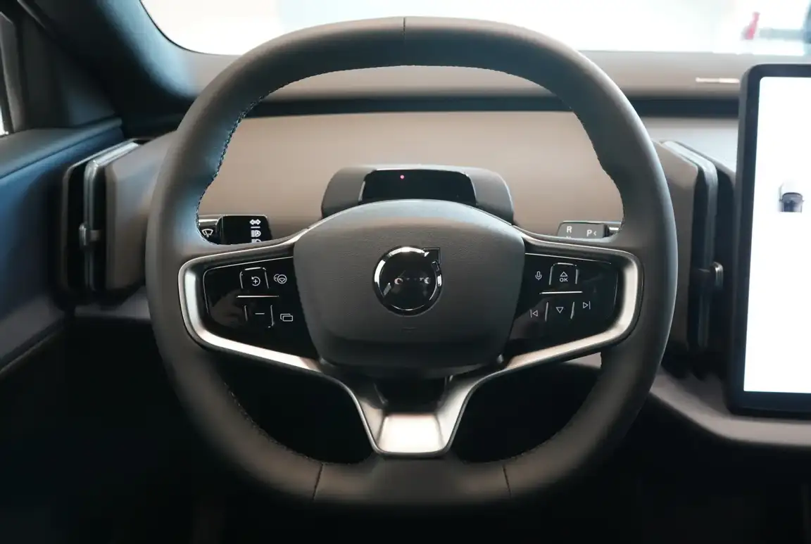 VOLVO EX30
