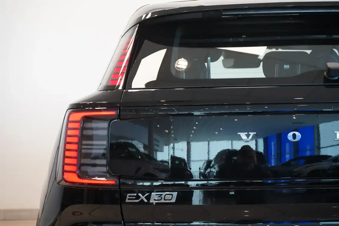 VOLVO EX30