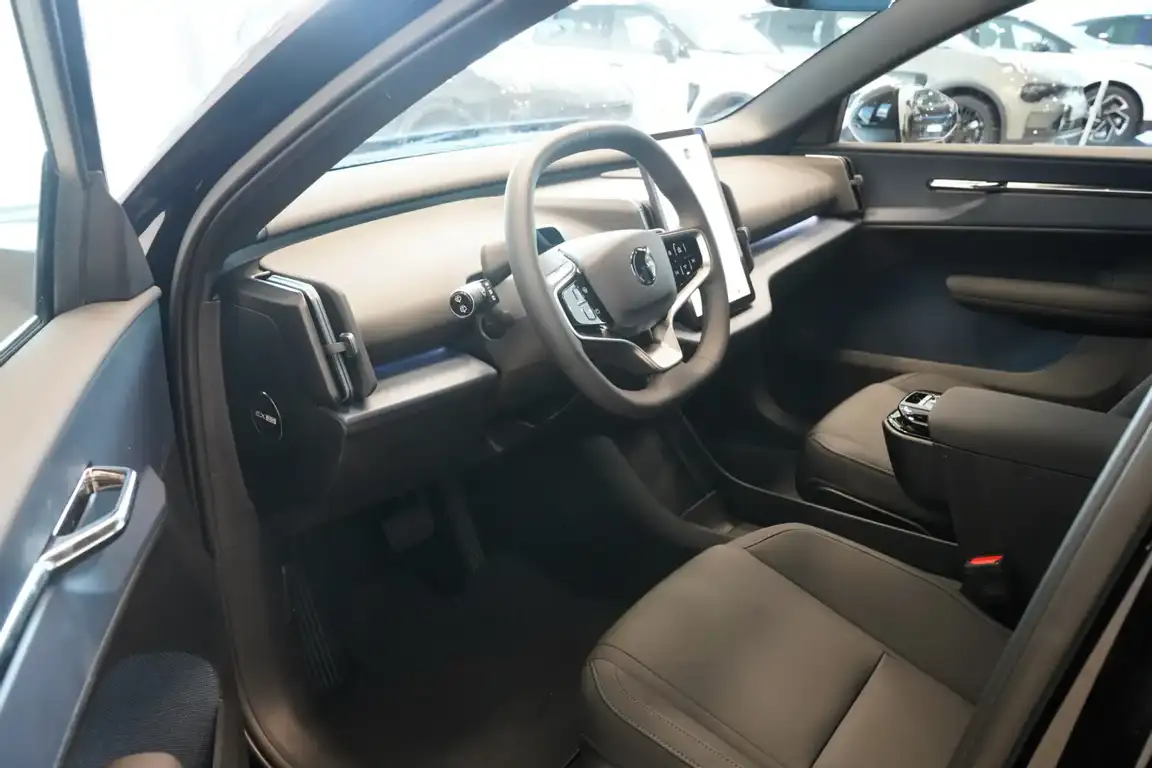 VOLVO EX30
