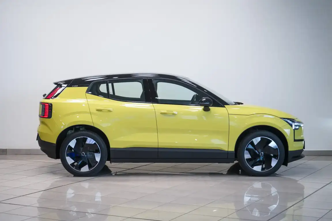 VOLVO EX30