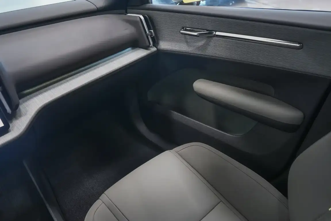 VOLVO EX30