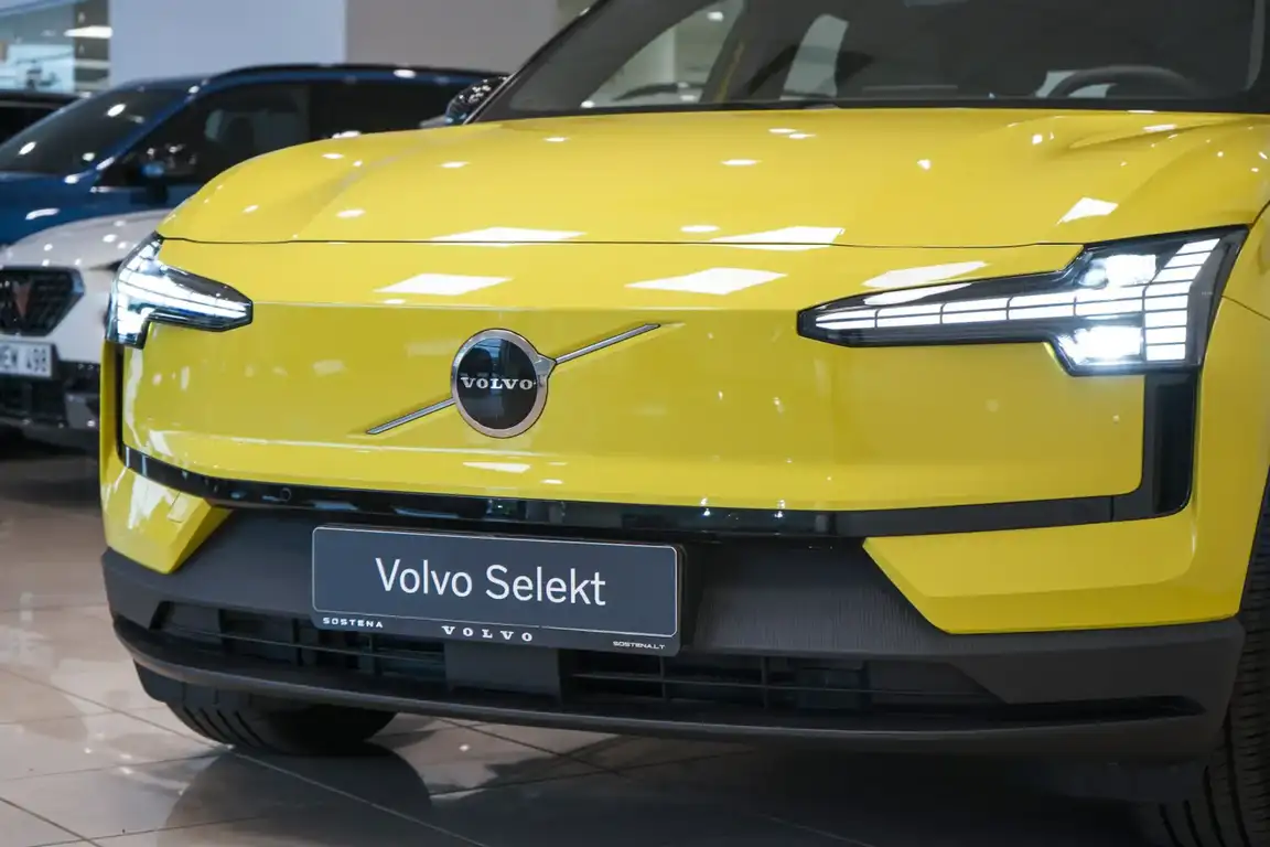 VOLVO EX30