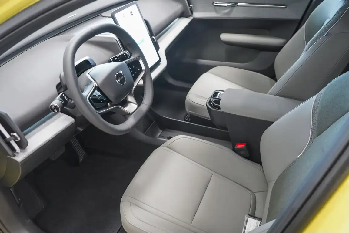 VOLVO EX30
