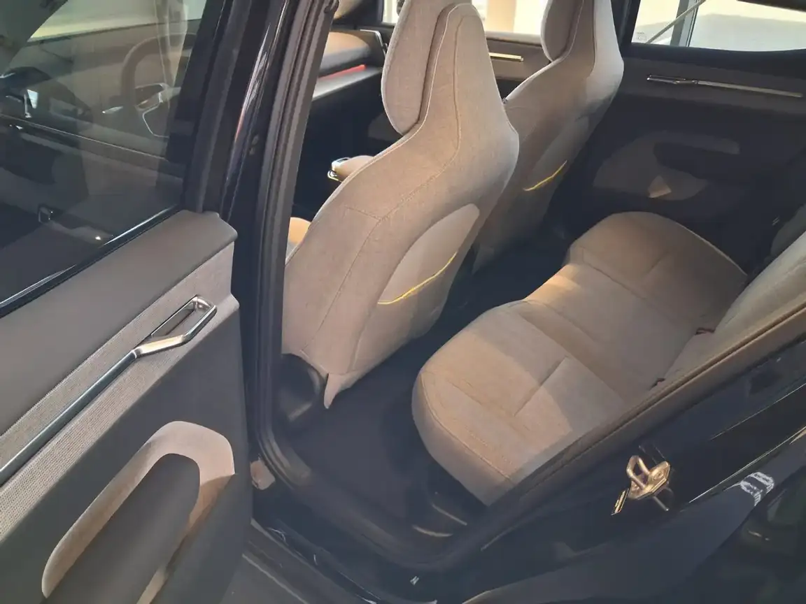 VOLVO EX30