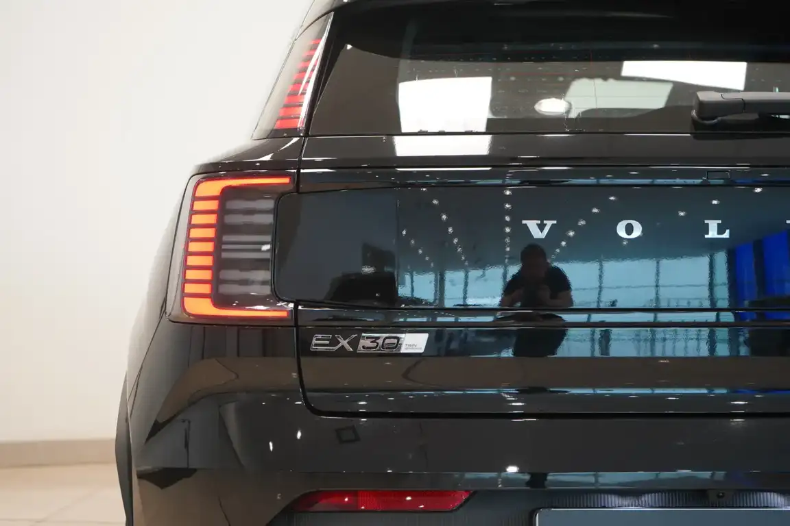 VOLVO EX30