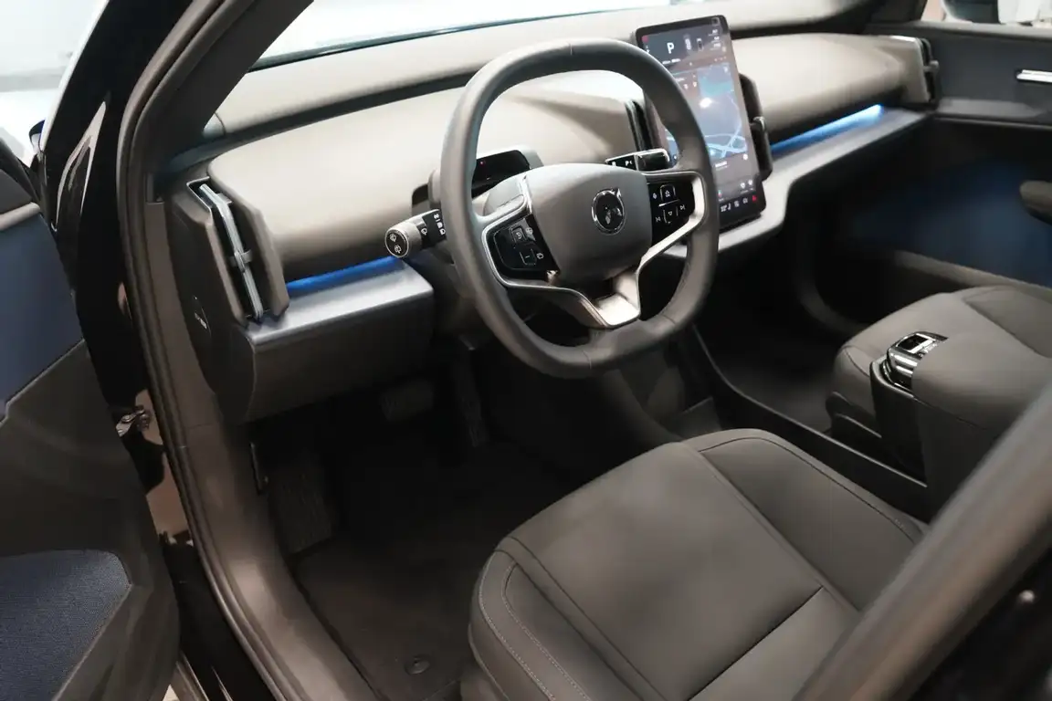 VOLVO EX30