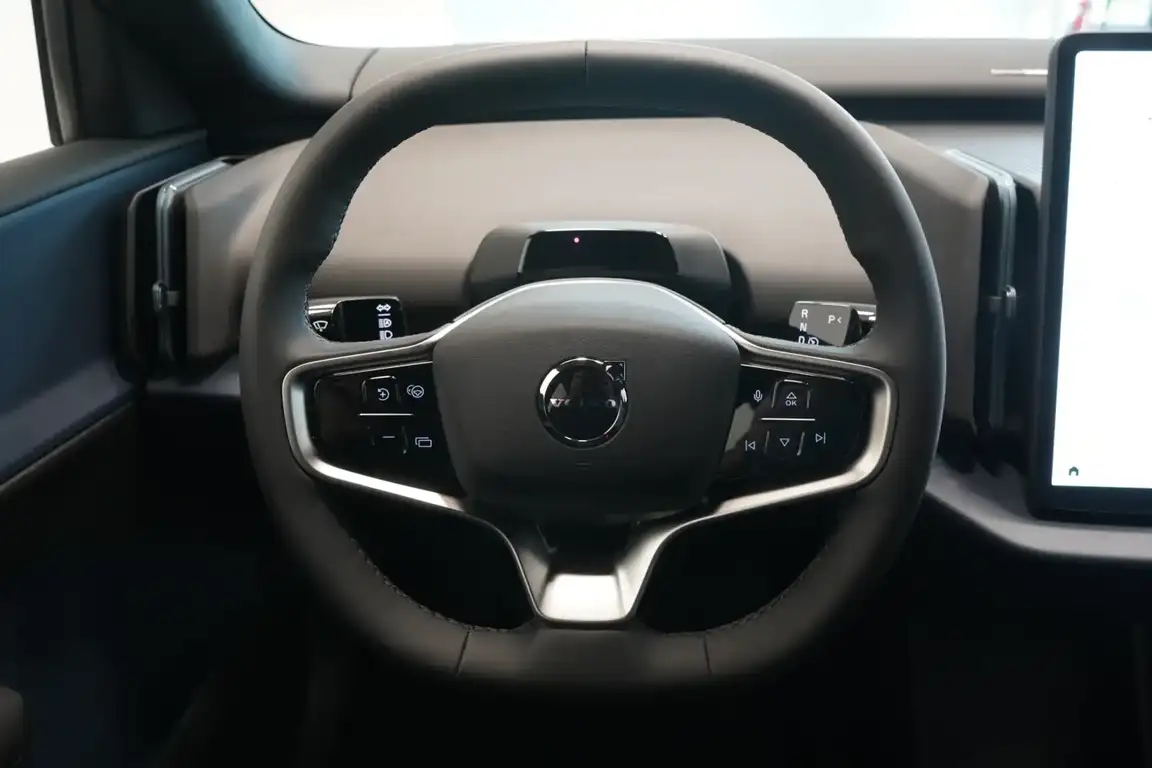 VOLVO EX30