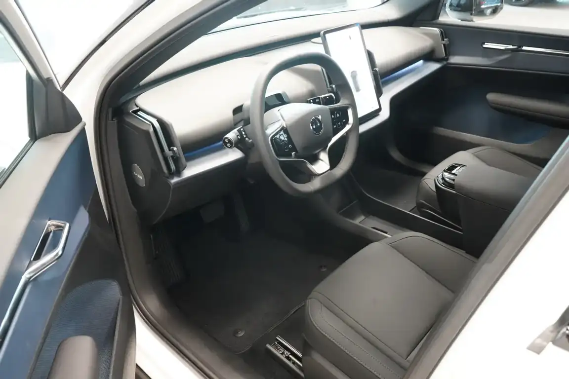 VOLVO EX30