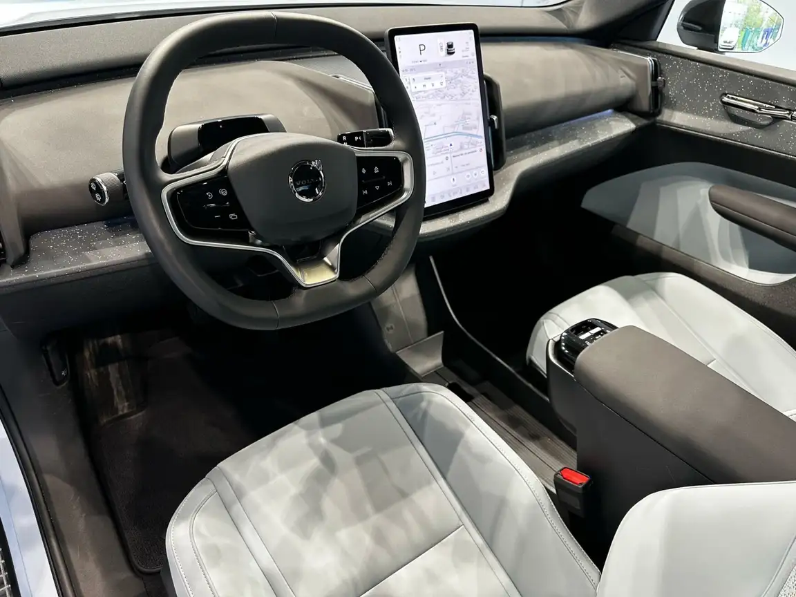 VOLVO EX30