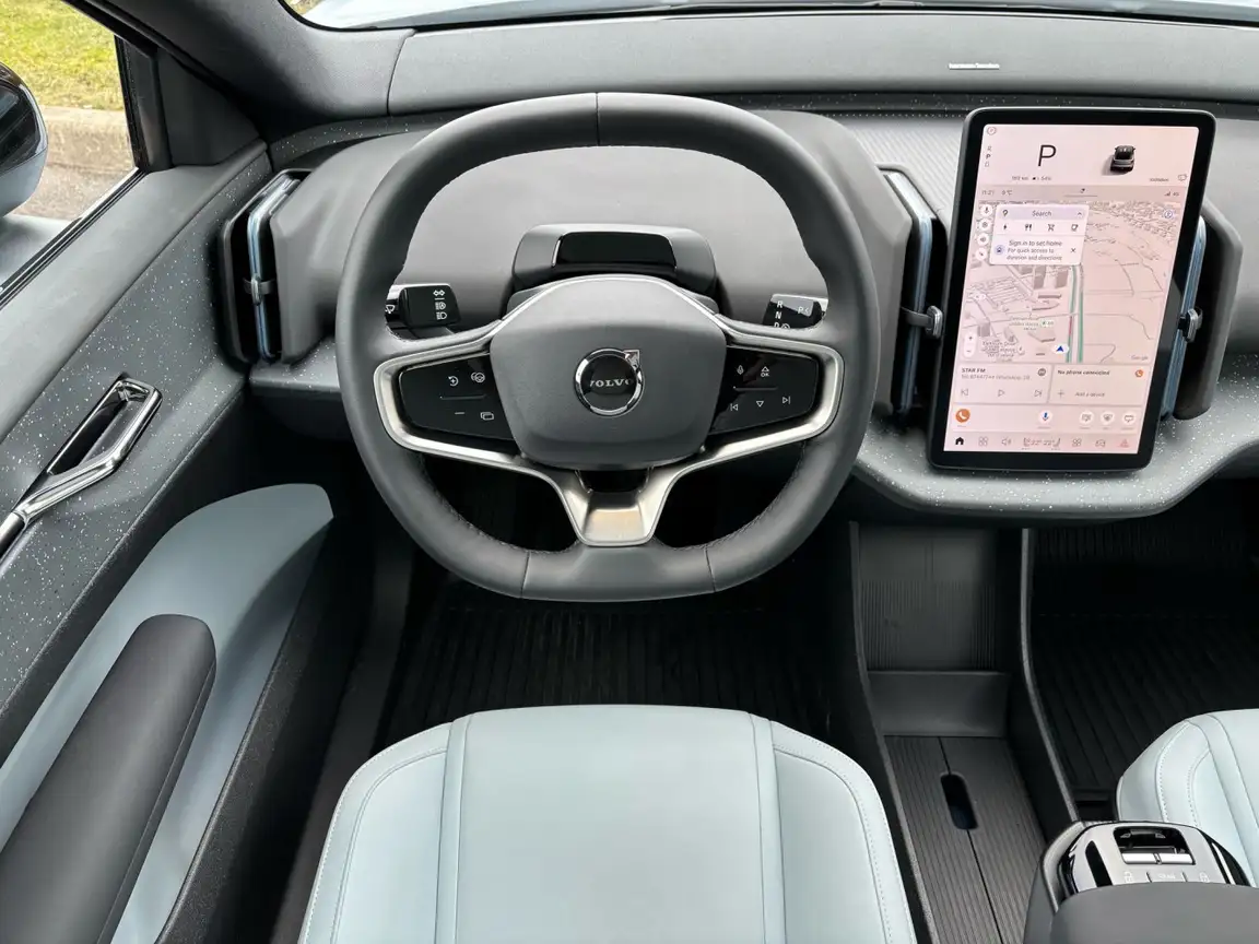 VOLVO EX30