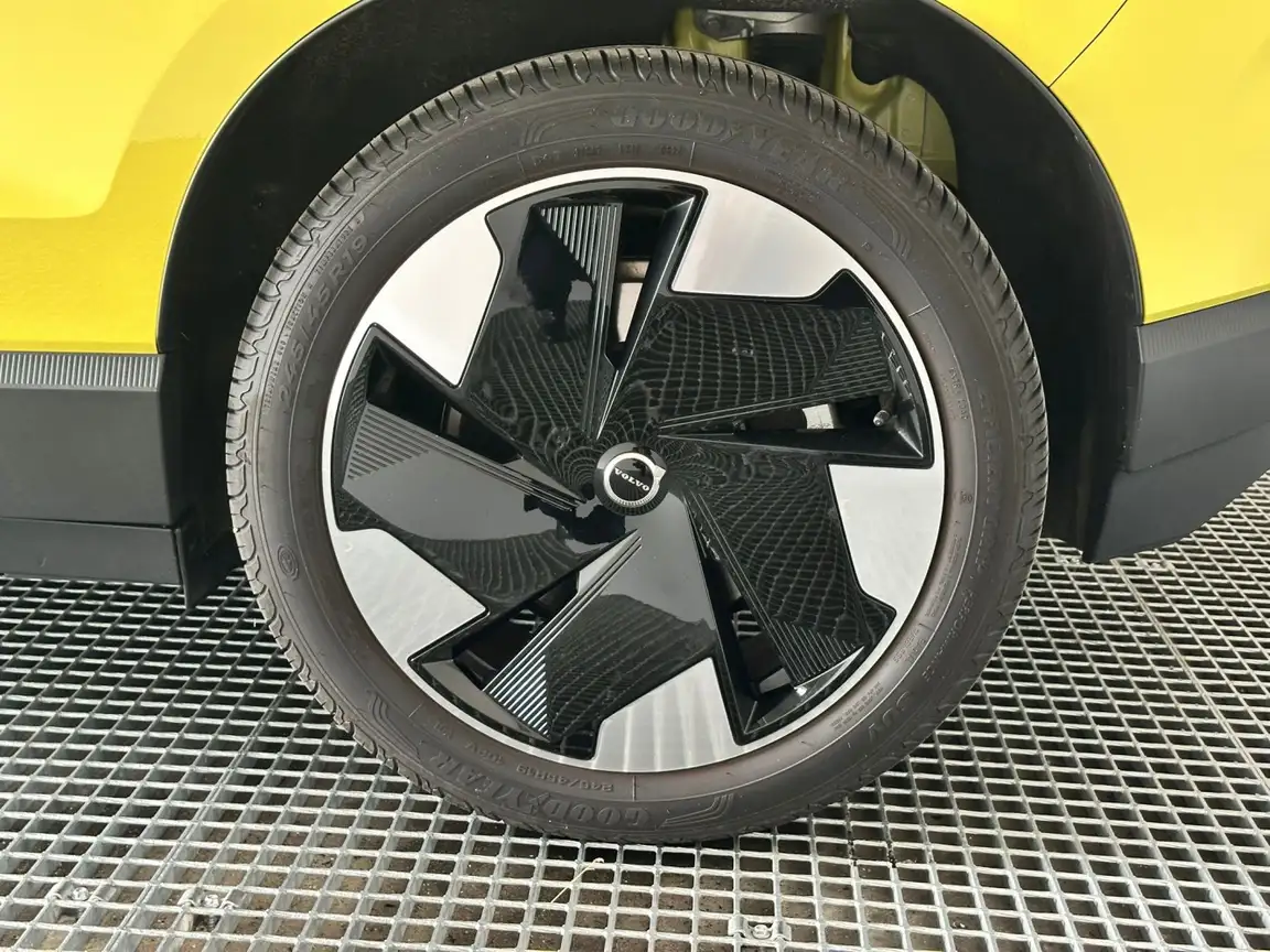 VOLVO EX30