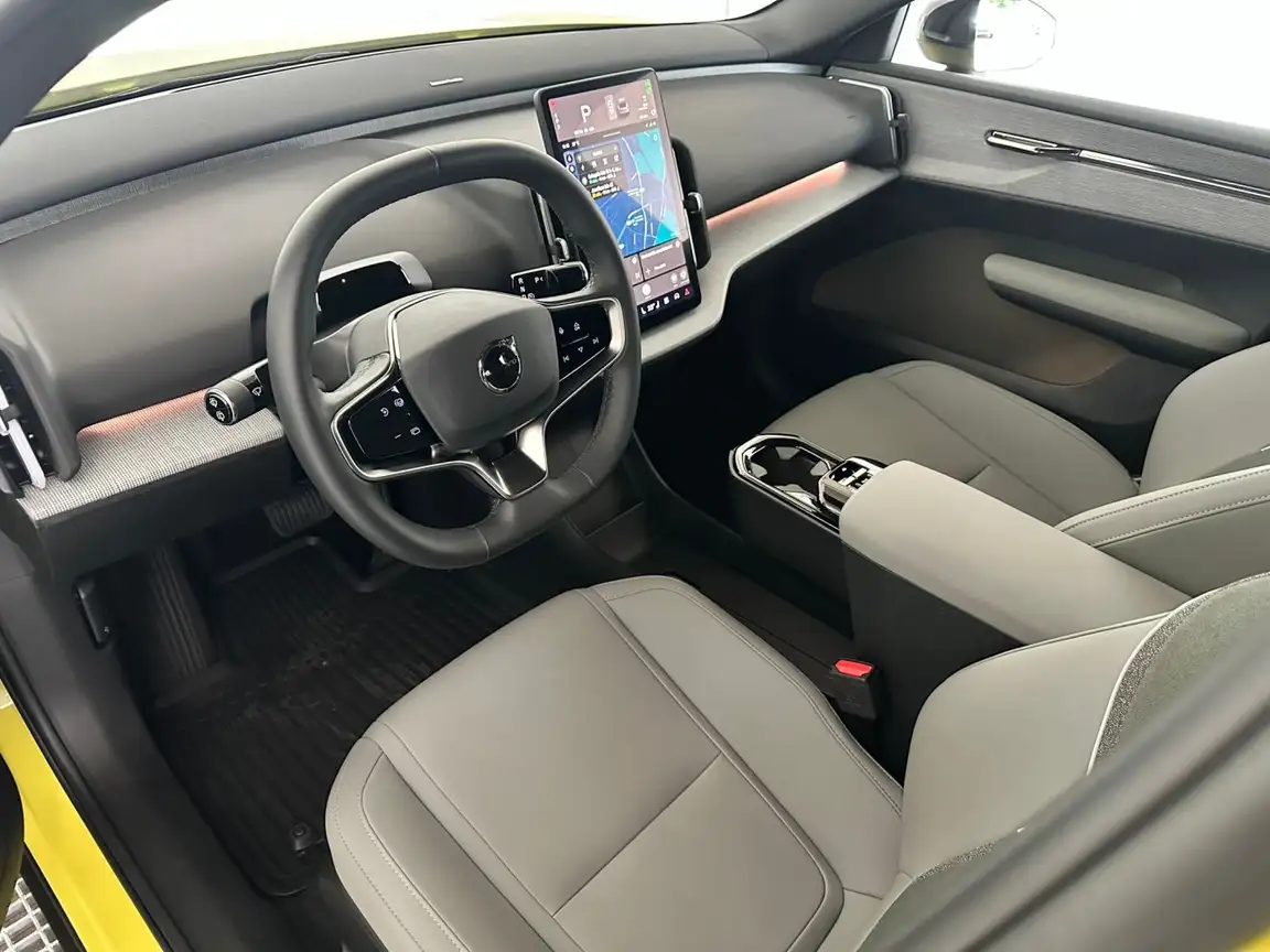 VOLVO EX30