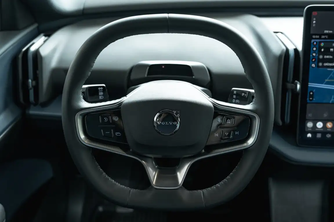 VOLVO EX30