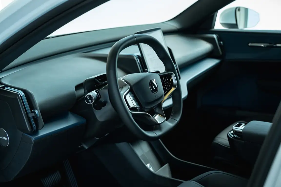 VOLVO EX30